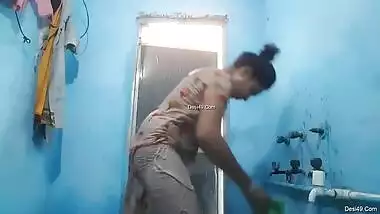 Selapak Teen Dies Sax Xxx Hot Video - Desi Girl Bathing indian sex tube