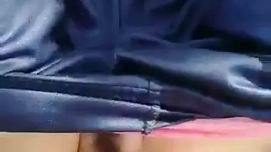 Guy bangs a hijabi girl outdoors in Pakistani porn