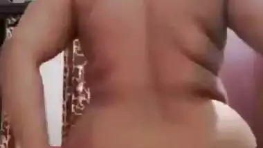 Bangladeshi Cute Bhabhi from Sylhet Solo Nude MMS