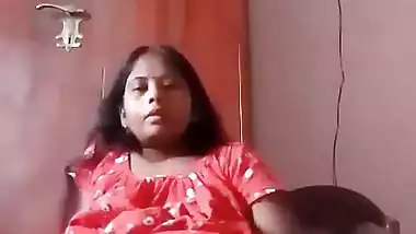 Horny lady puts a beer bottle in her pussy in Telugu porn