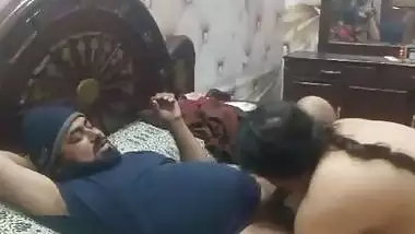 Cheater bhabhi keeps camera before having sex with lover