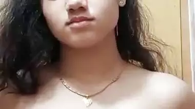 Bangladeshi TikToker girl naked boobs playing viral MMS