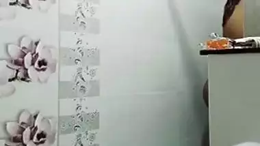 Pregnant Actress Swathi Naidu bathing