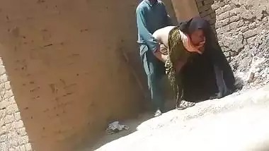 Pakistani dehati outdoor sex
